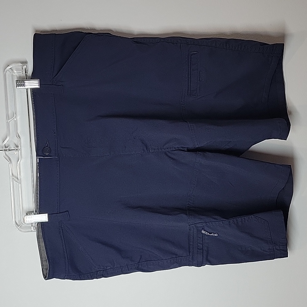 ATG Wrangler Cargo shorts  42x9 men's